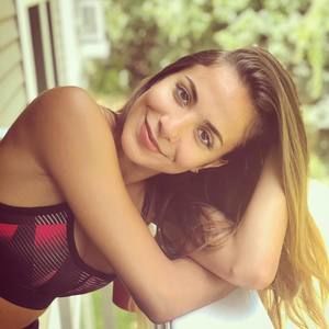 Meet your Posher, Marie elena